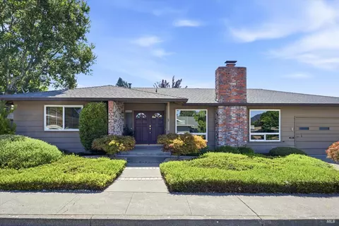 2 Oakhurst Pl, Santa Rosa, CA 95409