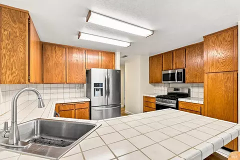 Kitchen - 1101 Daniel Dr, Petaluma, CA 94954 photo 3 of 4