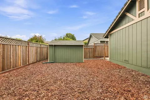 Exterior - 1101 Daniel Dr, Petaluma, CA 94954 photo 7 of 17