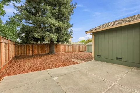 Exterior - 1101 Daniel Dr, Petaluma, CA 94954 photo 4 of 17