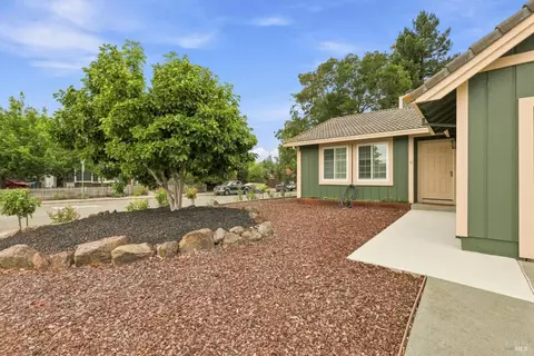 Exterior - 1101 Daniel Dr, Petaluma, CA 94954 photo 11 of 17