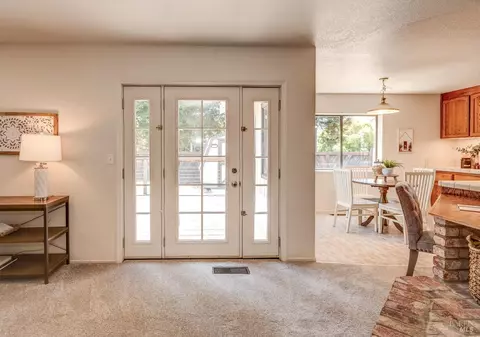 Entry Way - 301 Darley Dr, Vallejo, CA 94591 photo 4 of 5