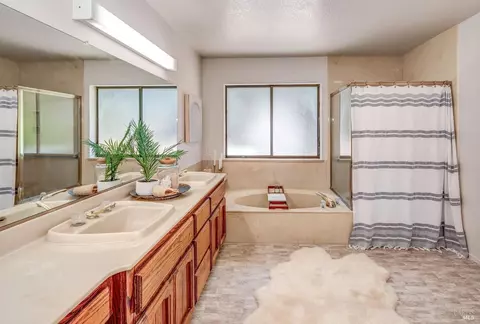 Bath - 301 Darley Dr, Vallejo, CA 94591 photo 2 of 4