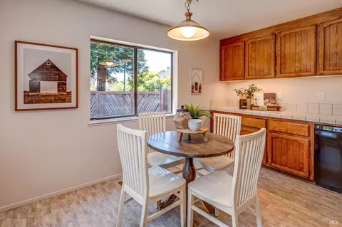Dining - 301 Darley Dr, Vallejo, CA 94591 photo 4 of 5