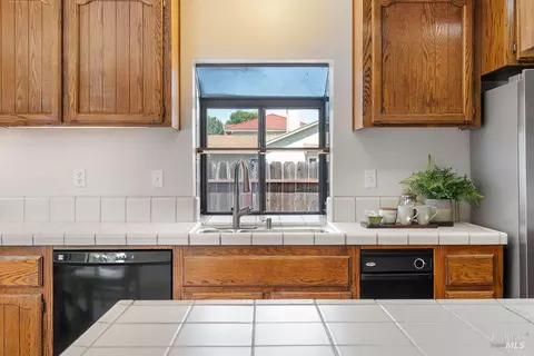 Kitchen - 301 Darley Dr, Vallejo, CA 94591 photo 3 of 6