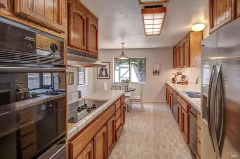 Kitchen - 301 Darley Dr, Vallejo, CA 94591 photo 4 of 6