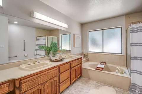 Bath - 301 Darley Dr, Vallejo, CA 94591 photo 4 of 4