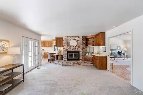 Living - 301 Darley Dr, Vallejo, CA 94591 photo 2 of 5
