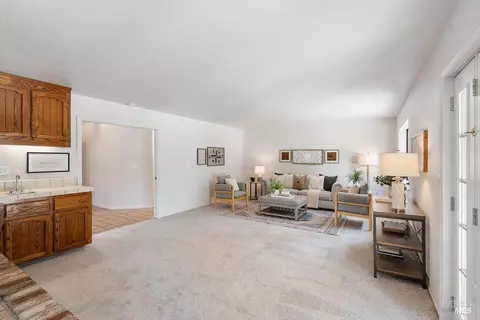 Living - 301 Darley Dr, Vallejo, CA 94591 photo 3 of 5