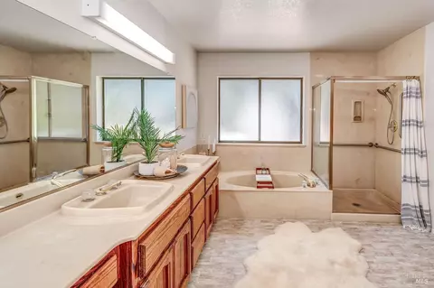 Bath - 301 Darley Dr, Vallejo, CA 94591 photo 3 of 4