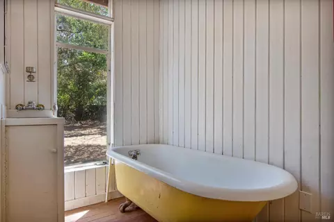 Bath - 1050 Castle Rd, Sonoma, CA 95476 photo 3 of 3