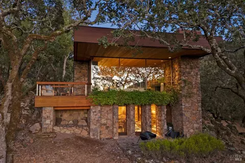 825 White Oak Dr, Santa Rosa, CA 95409
