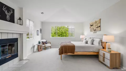 Bedroom - 1252 B St, Petaluma, CA 94952 photo 1 of 9