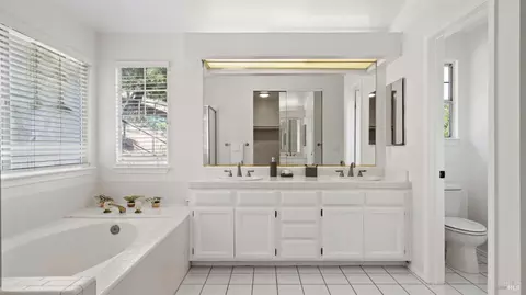 Bath - 1252 B St, Petaluma, CA 94952 photo 3 of 5