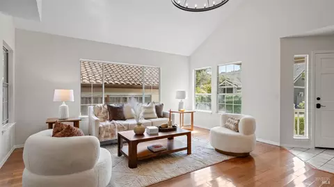 Living - 1252 B St, Petaluma, CA 94952 photo 4 of 6