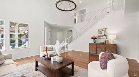 Living - 1252 B St, Petaluma, CA 94952 photo 1 of 6