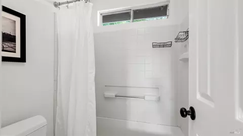 Bath - 1252 B St, Petaluma, CA 94952 photo 5 of 5