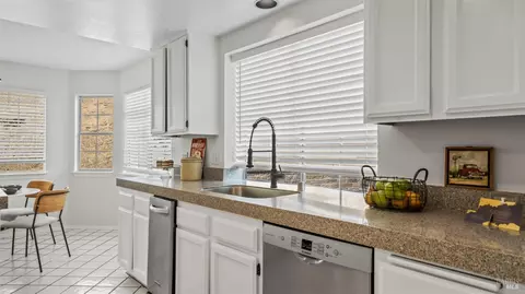 Kitchen - 1252 B St, Petaluma, CA 94952 photo 3 of 7