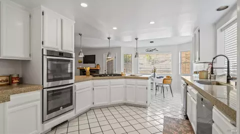 Kitchen - 1252 B St, Petaluma, CA 94952 photo 2 of 7