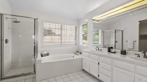 Bath - 1252 B St, Petaluma, CA 94952 photo 2 of 5