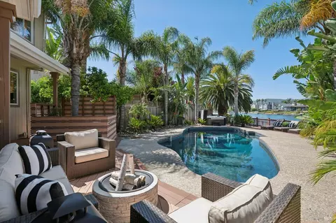 8 Del Oro Lagoon, Novato, CA 94949
