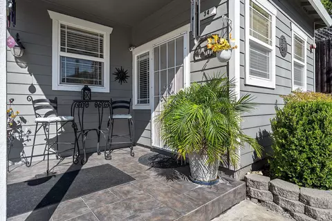 Exterior - 34 W Brookside Dr, Cloverdale, CA 95425 photo 3 of 8