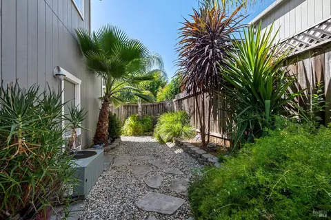 Exterior - 34 W Brookside Dr, Cloverdale, CA 95425 photo 6 of 8