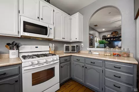 Kitchen - 34 W Brookside Dr, Cloverdale, CA 95425 photo 3 of 4