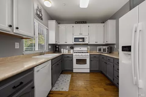 Kitchen - 34 W Brookside Dr, Cloverdale, CA 95425 photo 2 of 4