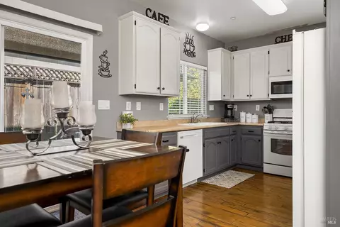 Kitchen - 34 W Brookside Dr, Cloverdale, CA 95425 photo 1 of 4