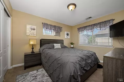 Bedroom - 34 W Brookside Dr, Cloverdale, CA 95425 photo 3 of 3