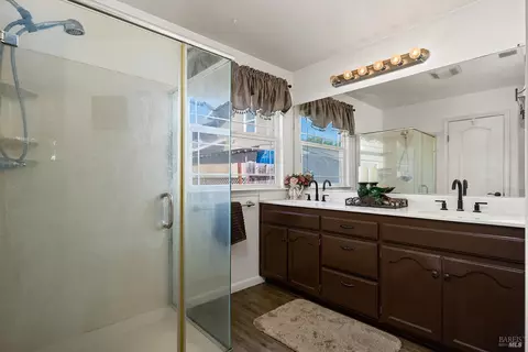 Bath - 34 W Brookside Dr, Cloverdale, CA 95425 photo 2 of 4
