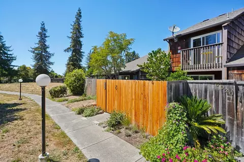 8016 Sunflower Dr, Cotati, CA 94931