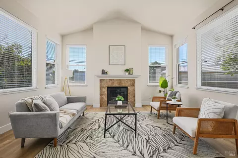 401 Lindberg Cir, Petaluma, CA 94952