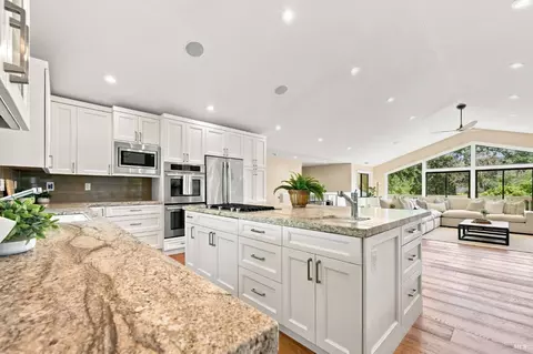 905 Robertson Rd, Glen Ellen, CA 95442