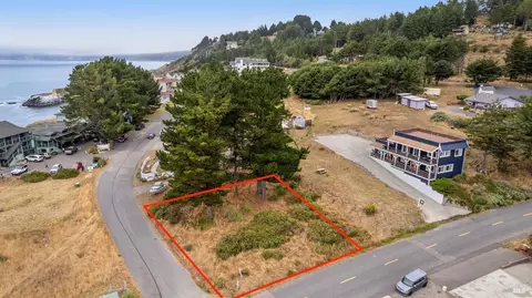 240 Wave Dr, Shelter Cove, CA 95589 photo 2