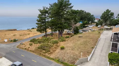 240 Wave Dr, Shelter Cove, CA 95589 photo 5
