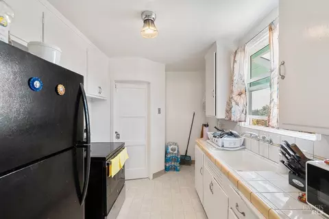 Kitchen - 129 Hermosa Ave, Vallejo, CA 94589 photo 1 of 3