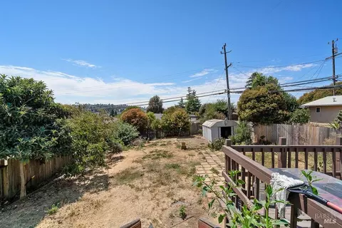 Exterior - 129 Hermosa Ave, Vallejo, CA 94589 photo 2 of 8