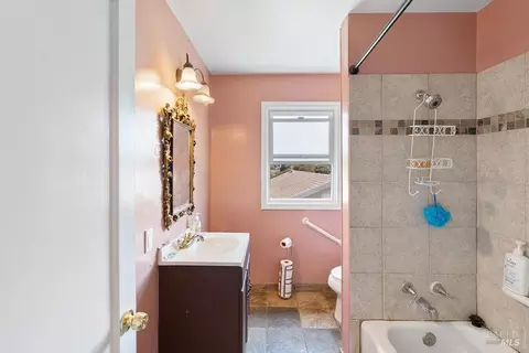Bath - 129 Hermosa Ave, Vallejo, CA 94589 photo 1 of 2