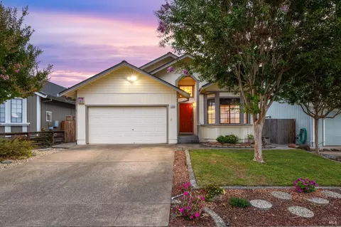 1409 Magnolia Ave, Rohnert Park, CA 94928