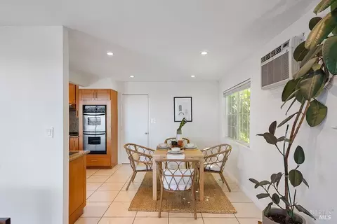Dining - 335 Skyline Dr, Vallejo, CA 94591 photo 4 of 5