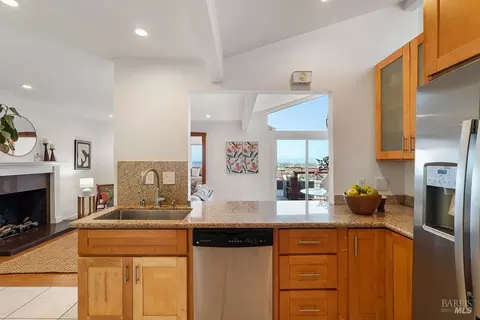 Kitchen - 335 Skyline Dr, Vallejo, CA 94591 photo 3 of 5