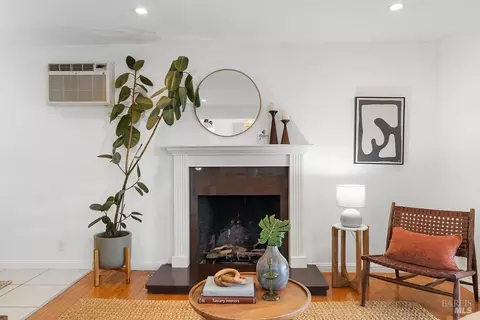 Living - 335 Skyline Dr, Vallejo, CA 94591 photo 3 of 7