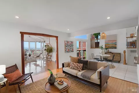 Living - 335 Skyline Dr, Vallejo, CA 94591 photo 4 of 7