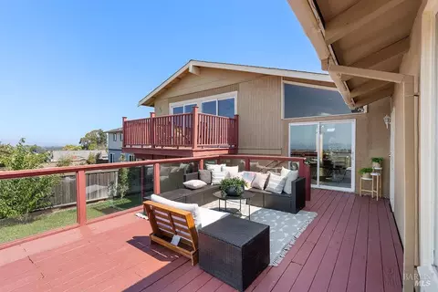 Exterior - 335 Skyline Dr, Vallejo, CA 94591 photo 9 of 11