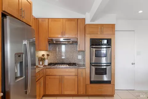 Kitchen - 335 Skyline Dr, Vallejo, CA 94591 photo 4 of 5