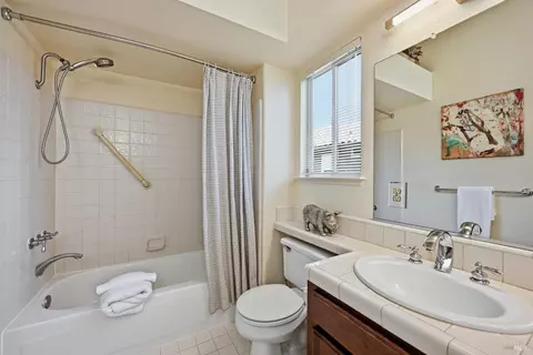 Bath - 29 Lighthouse Ct, Napa, CA 94559 photo 6 of 6