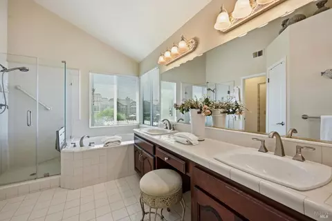 Bath - 29 Lighthouse Ct, Napa, CA 94559 photo 3 of 6