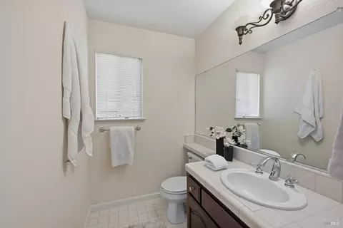 Bath - 29 Lighthouse Ct, Napa, CA 94559 photo 1 of 6